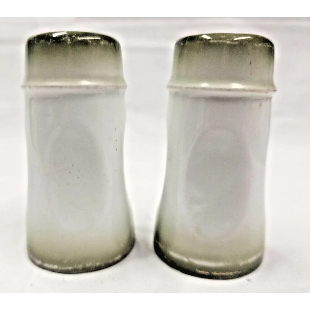 Vintage Favorite Bavaria porcelain‎ Hand Painted signed Salt and Pepper Shakers